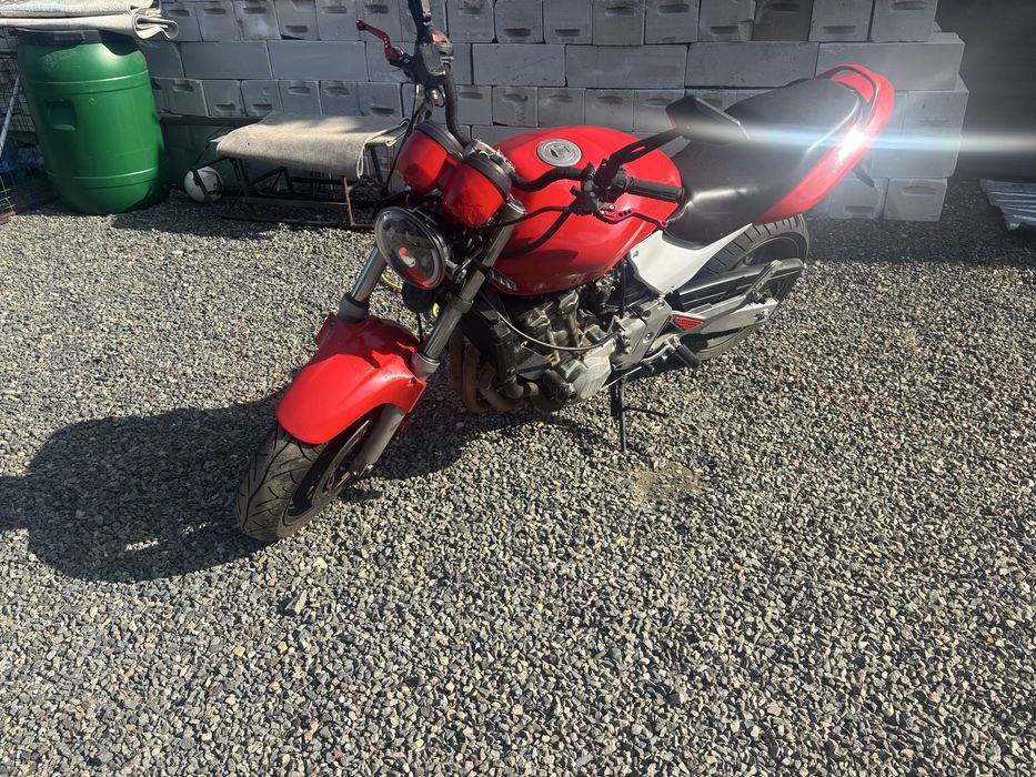 Vand honda  hornet in stare buna