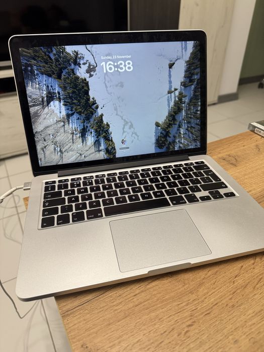 Macbook Pro 13 early 2015 MacOS + Windows 10 Pro