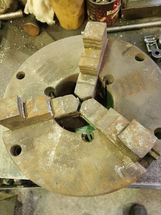 Продаётся токарный ,потрон  в хорошем состоянии .