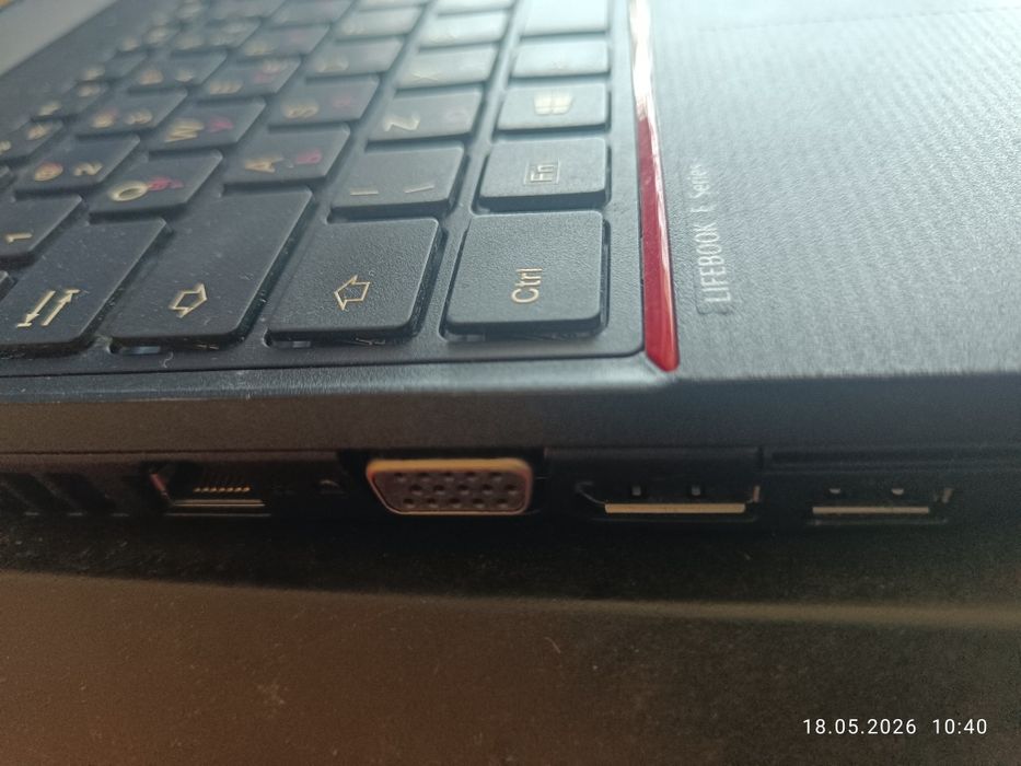 4-ядрен  лаптоп Fujitsu Lifebook E557
