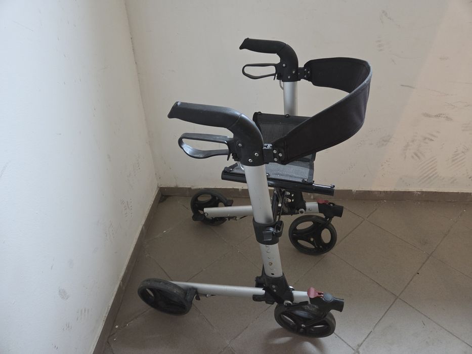 Cadru dizabilitati cu roti batrani ROLLATOR 9269