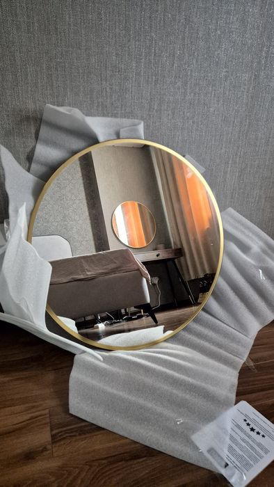 Продам зеркало 70×70см