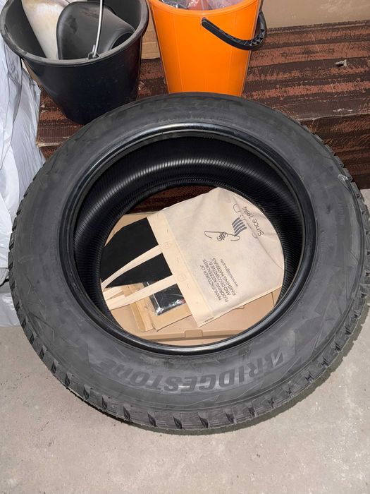 Brigestone Blizzak DM-V2 275/55 R20