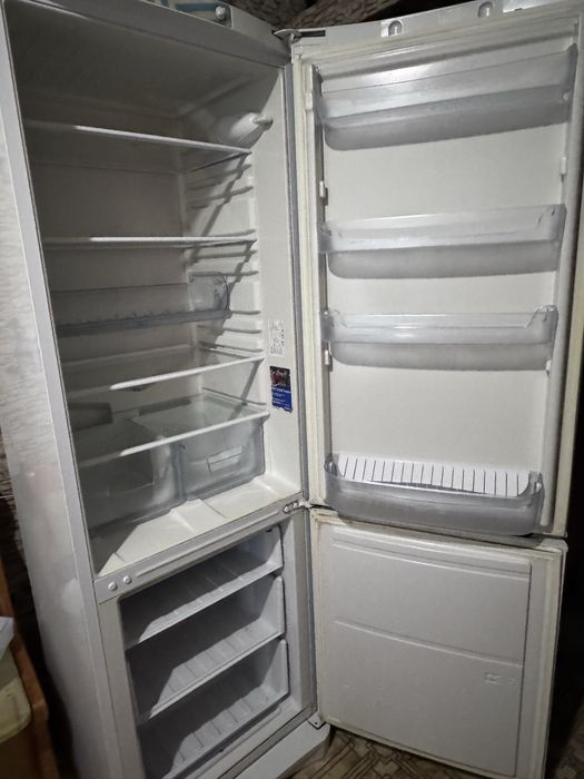 Холодильник Indesit