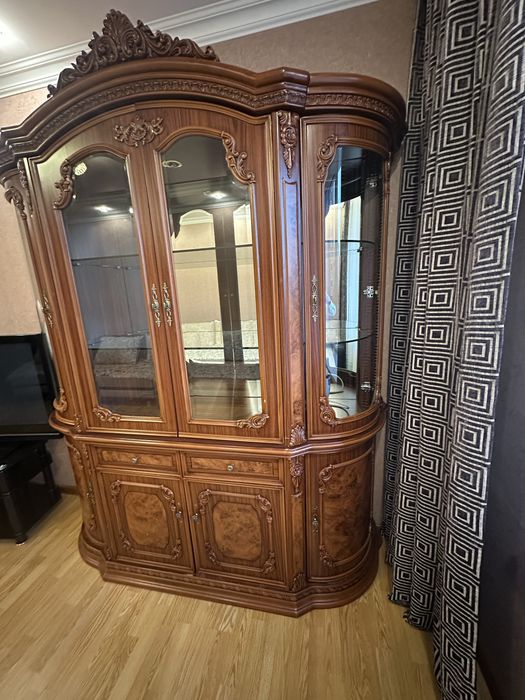 Продам б/у Шкаф-Сервант