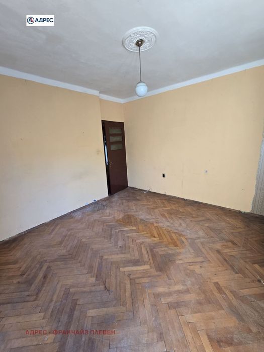 Продава се Тристаен апартамент в Плевен, Идеален център - 103 кв.м за 1554 €/кв.м - Снимка #2