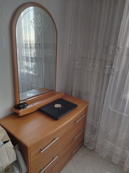 Срочно продам комод с зеркалом