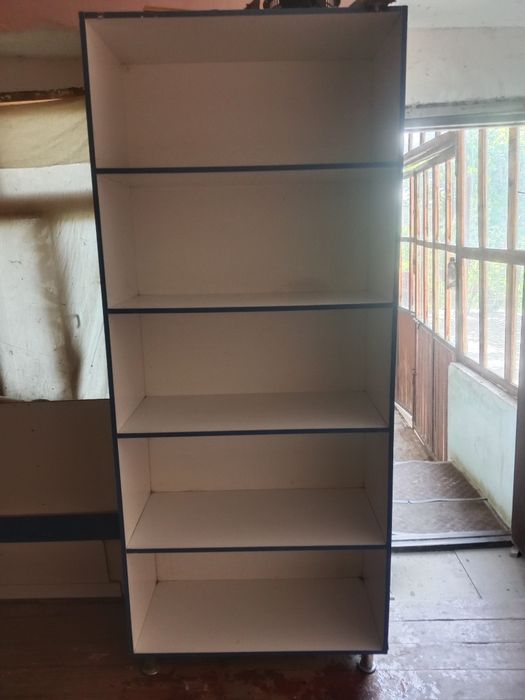 Apteka uchun mebelniy polka