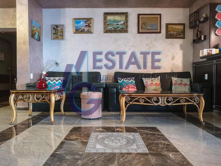 Продава целогодишно работещ Хотел в центъра на  кк.Слънчев Бряг