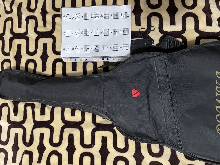 Продам Гитару Romiko