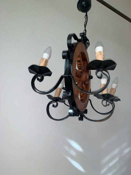 Candelabru rotund din lemn cu fier forjat