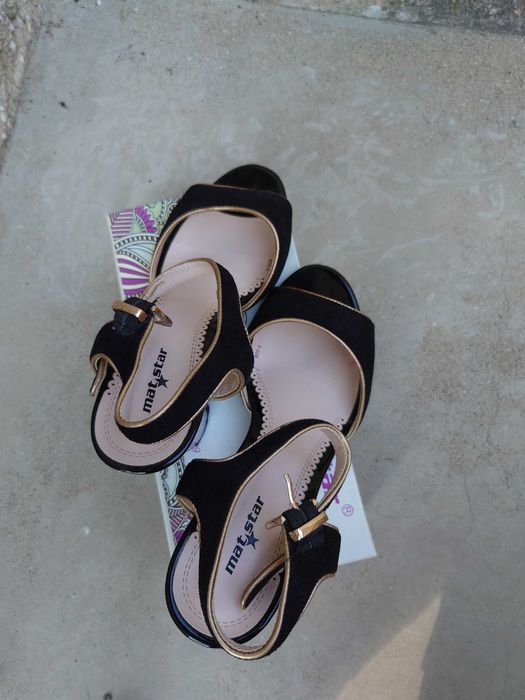 Елегантни сандали с висок ток