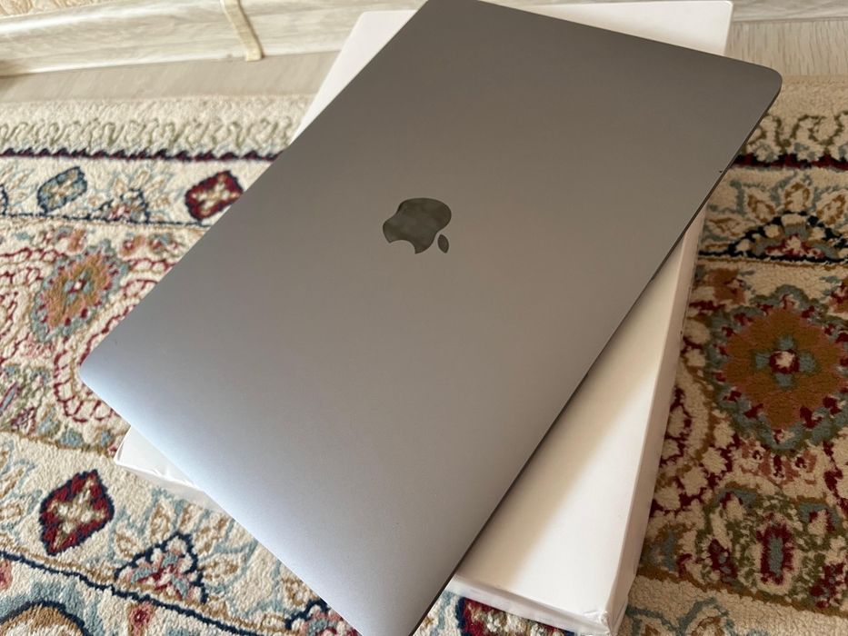 MacBook Air M1 2024