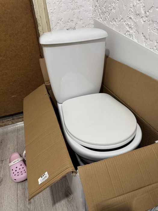 Продам б/у унитаз в отличном состоянии .