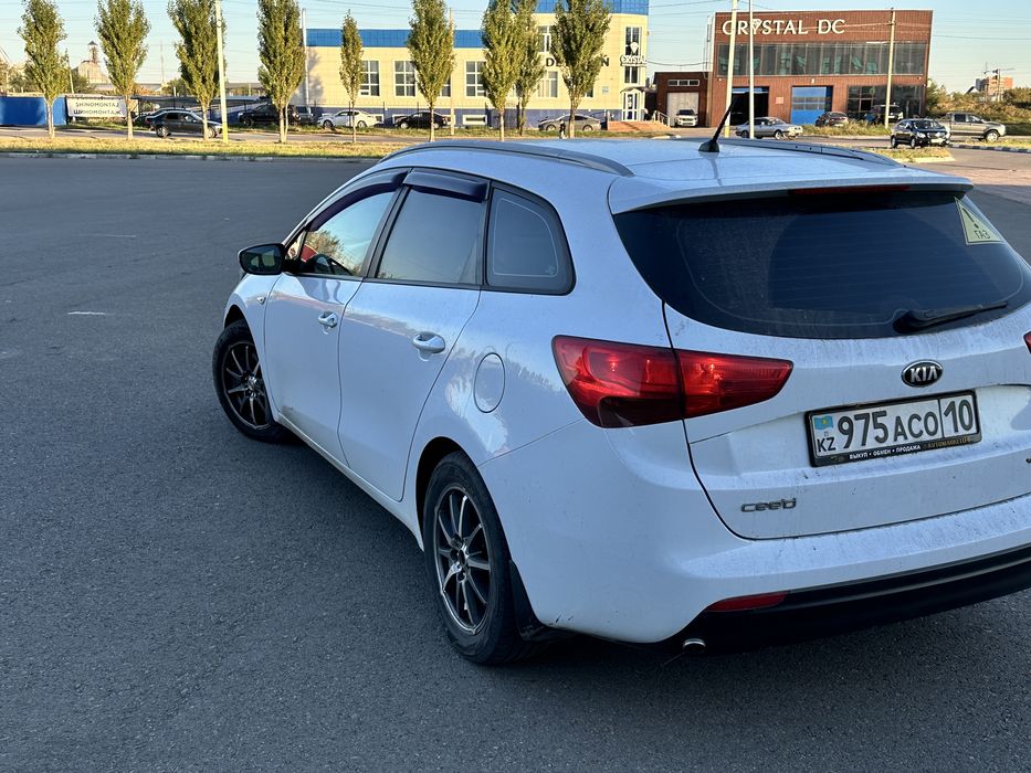 Продаётся автомобиль Киа Сид 2015 года