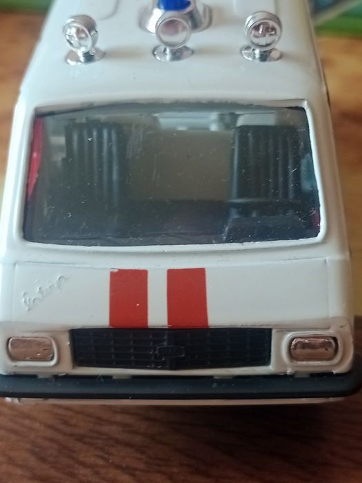 Продам машинки. 1:43