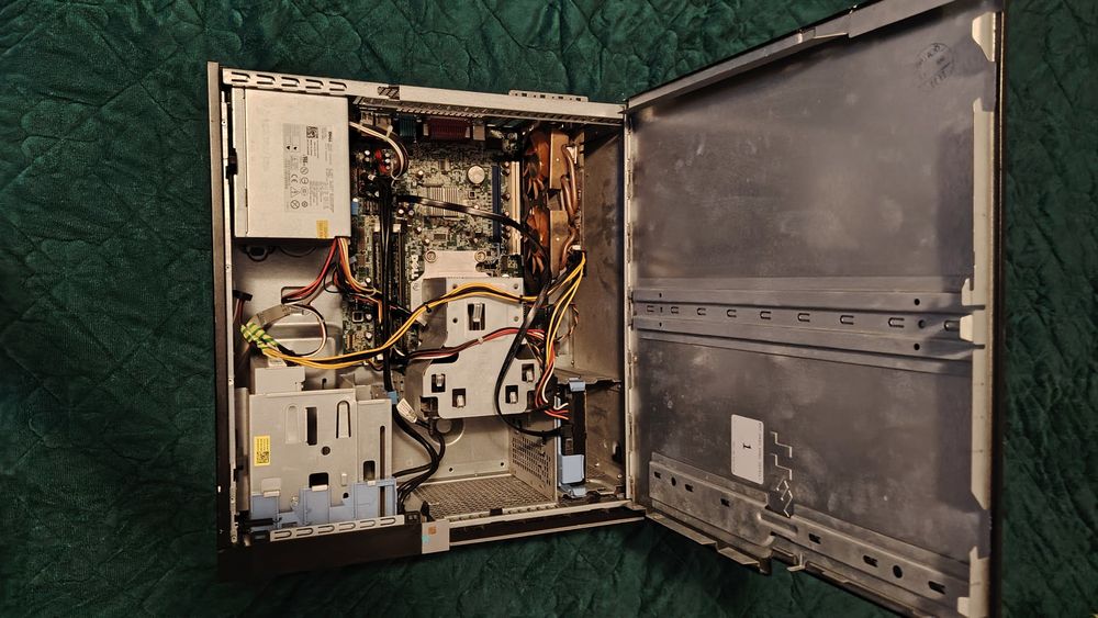 Vând PC DELL aproape nou