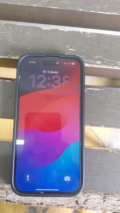 iPhone 15 в отличном состоянии