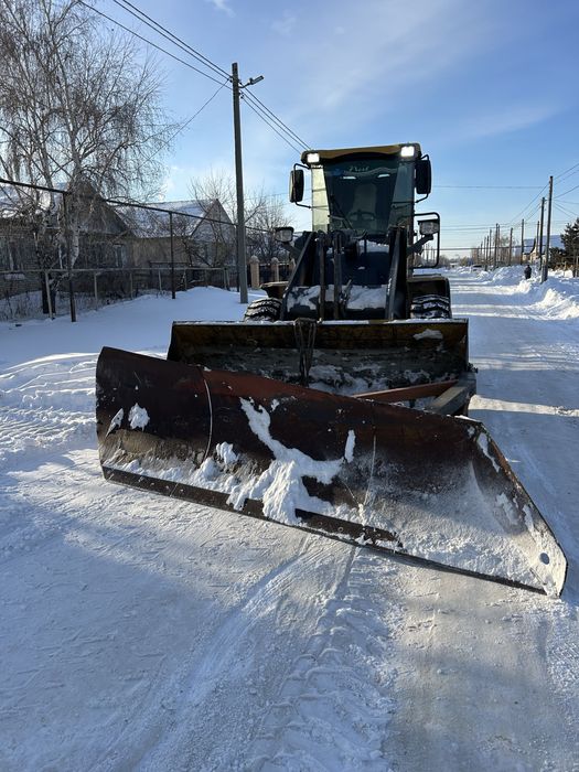 Продам отвал на фронтальный погрузчик