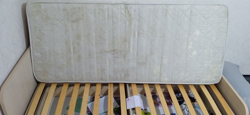 Продам детский кровать с матрасами по 10000 тысяч за одну