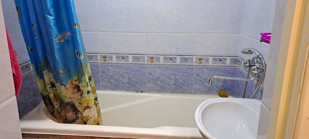 Uy sotiladi Navoiy shaxar Mahmud tarobiy 7 dom 96 xonadon