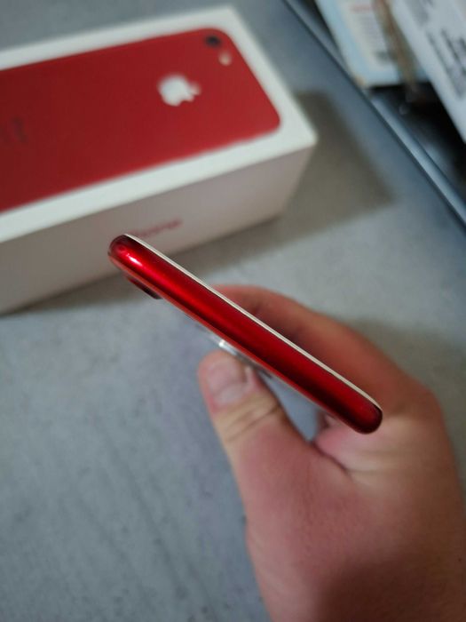Iphone 7 product red