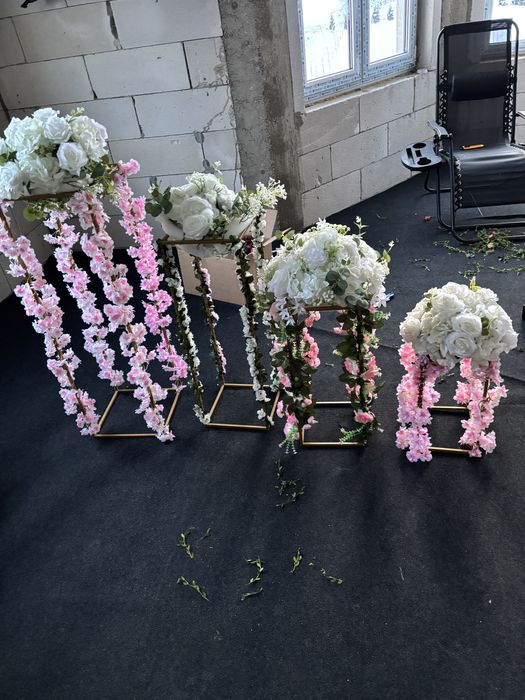 Suporti , flori , evenimente