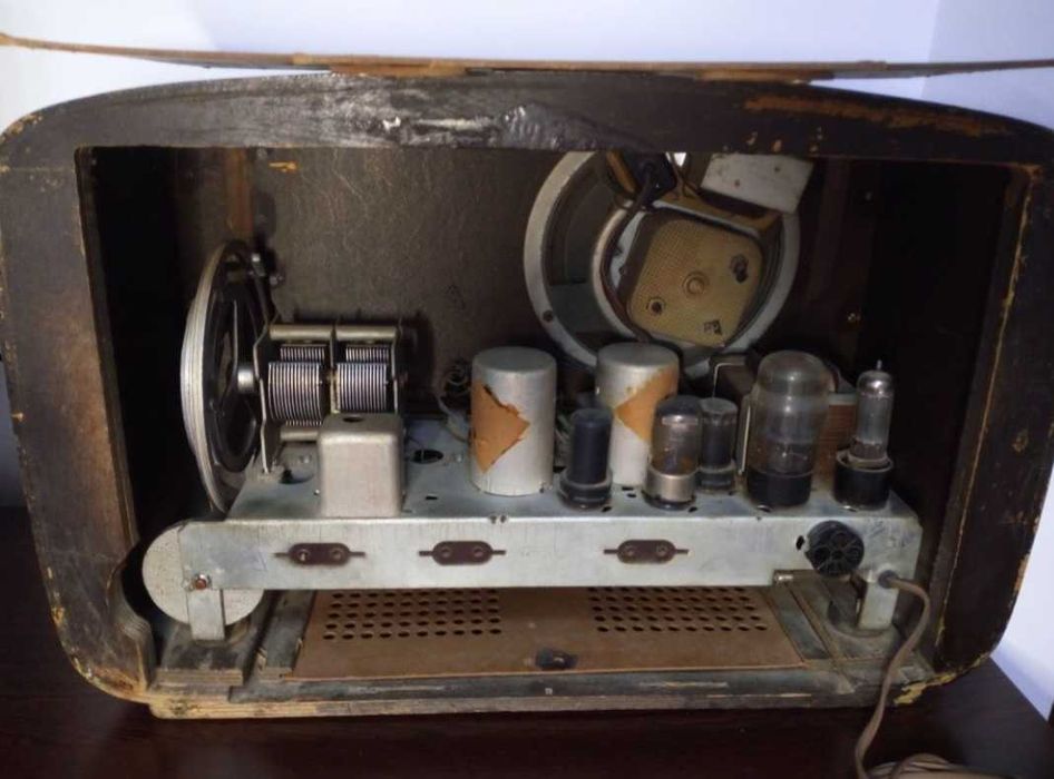 Radio cu lămpi Baltika,Baltica anii 50, Rusesc,de colectie, Functional