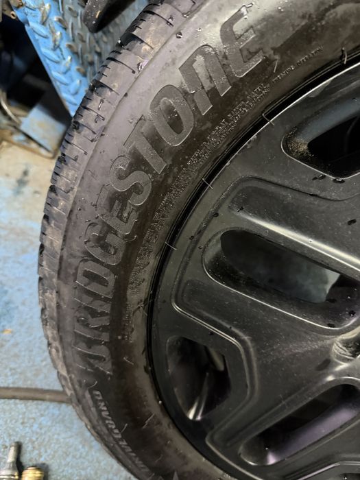 Anvelope 215/60/17 runflat