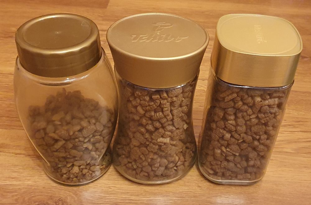 Аксесоари за котка/малко куче-легло, затворена тоалетна, купички и др.