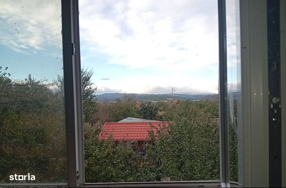 Casă cu 5 camere de închiriat, curte împrejmuită