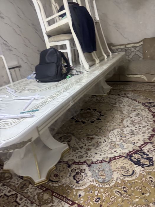 Стол для гостиной