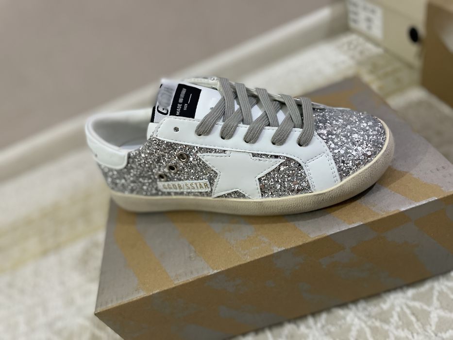 Женские кроссовкий