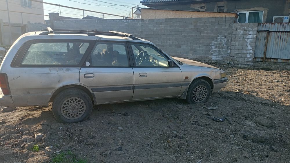 Мазда 626 год1991 цвет серыий на хаду