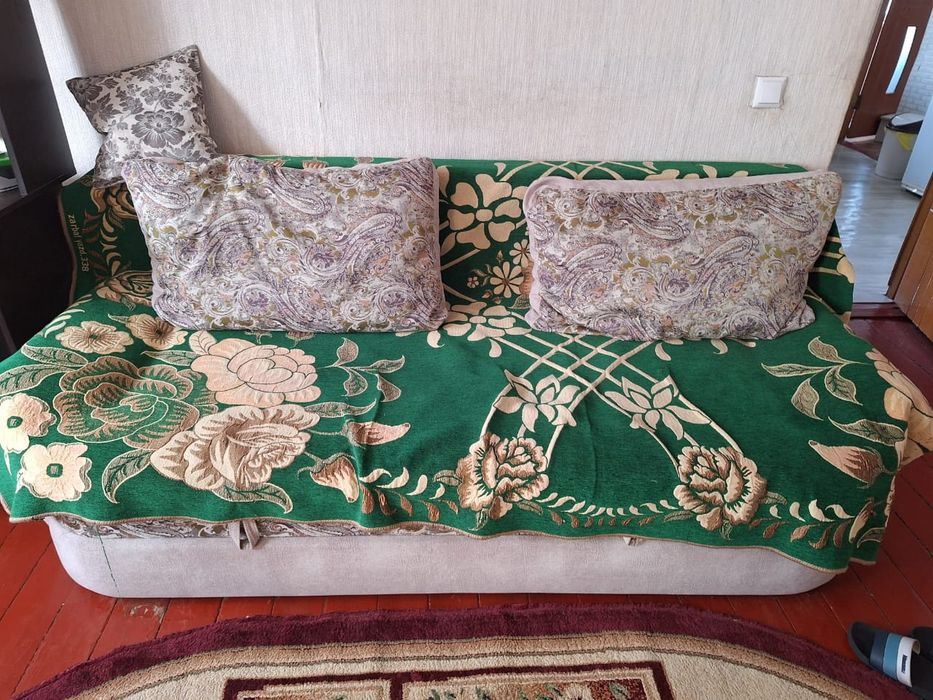 Продам мягкий уголок. Диван с двумя креслами.