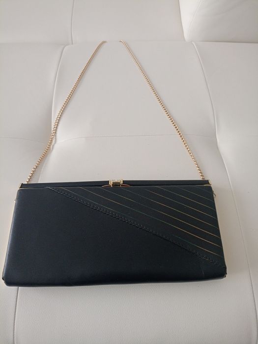 Vând poșetă plic , produs de calitate.