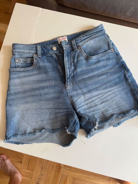 Оригинални дамски дънкови къси панталони Guess, размер UK 27 / EUR 40 (M)