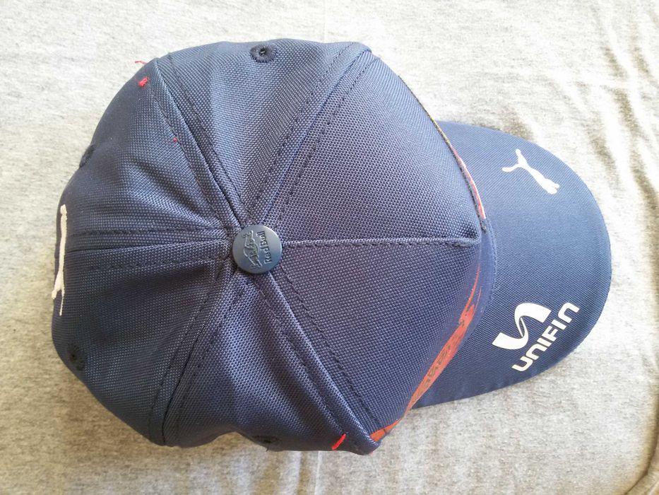 Шапка на Серхио Перес (Red Bull Racing) от Сезон 2022