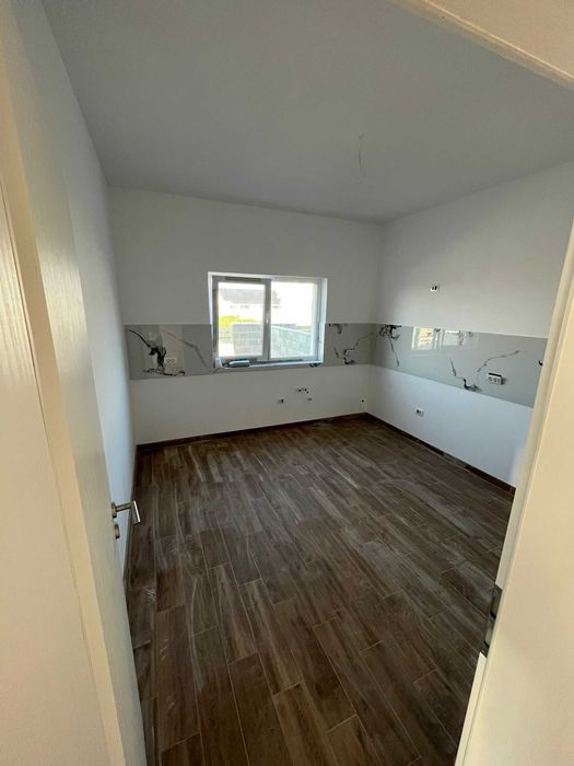 Proprietar vand 1/2 duplex