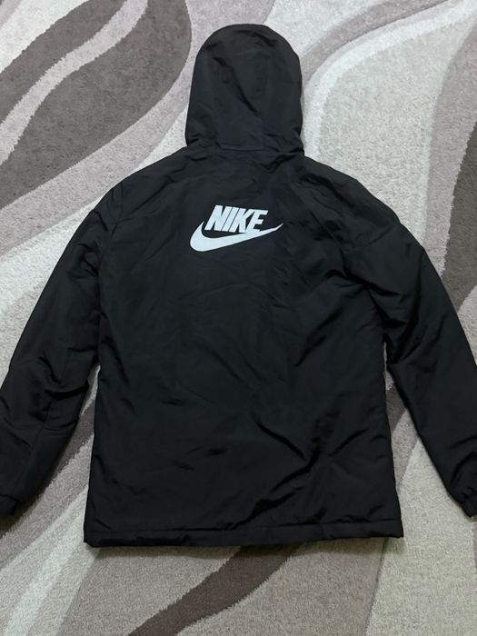 Nike яке ЗАПАЗЕНО!!!