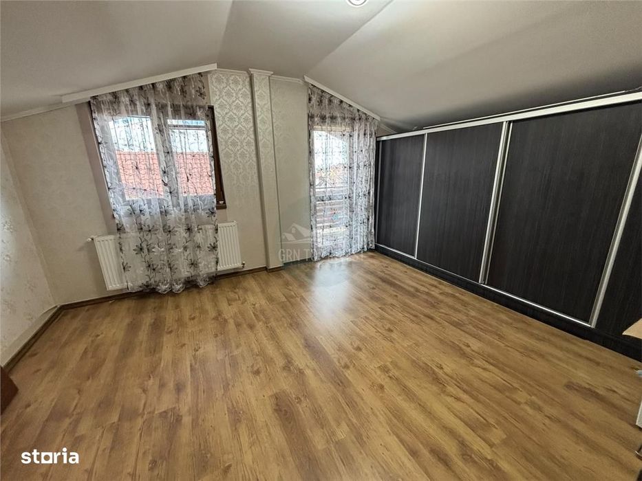 Casa 5 camere 4 bai 426 mp teren zona Arhitectilor