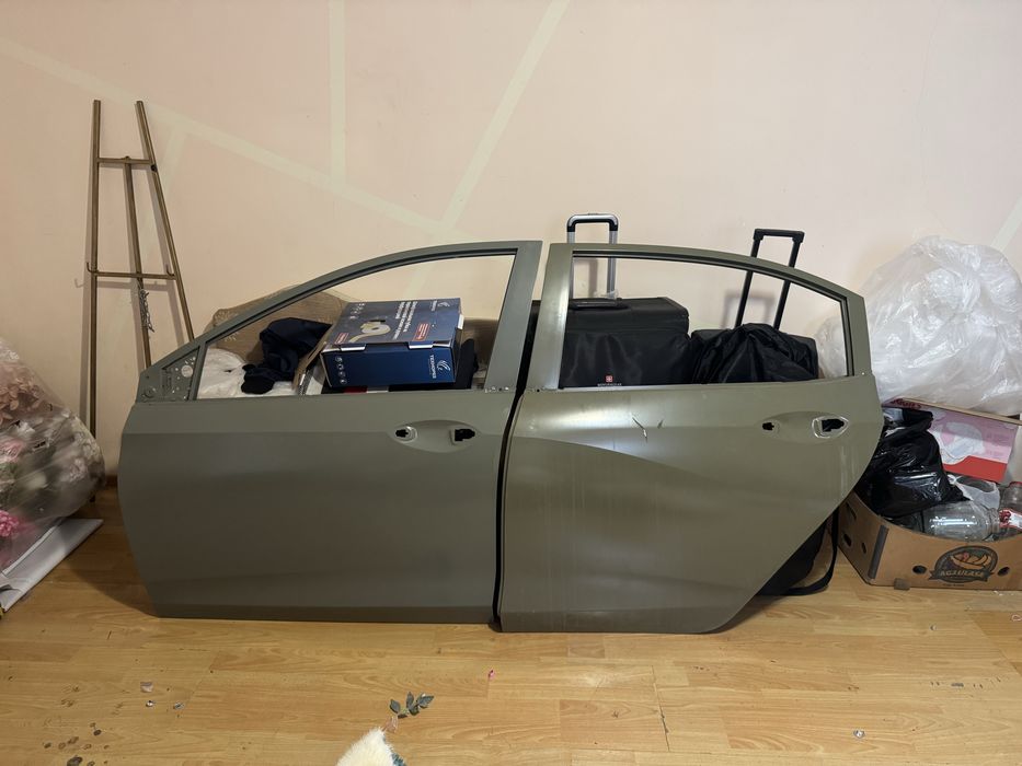 Продам двери на chevrolet onix