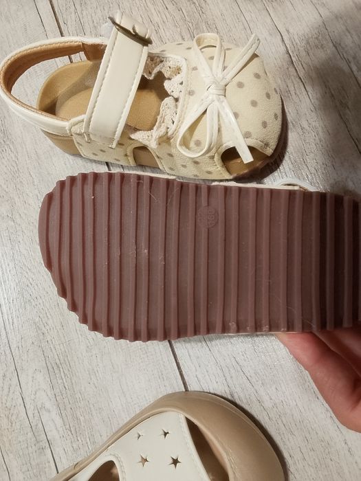 Продам новые две пары сандалий.Р 22