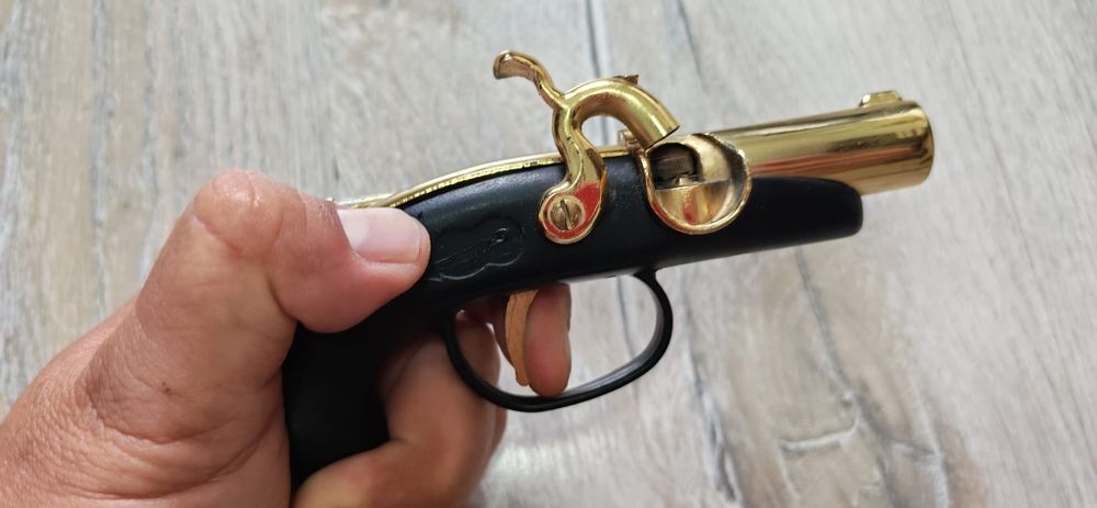 bricheta sub forma de pistol
