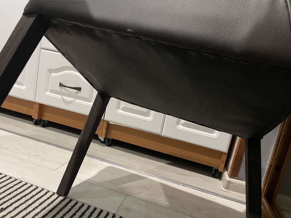 Scaune din stofa si piele artificiala