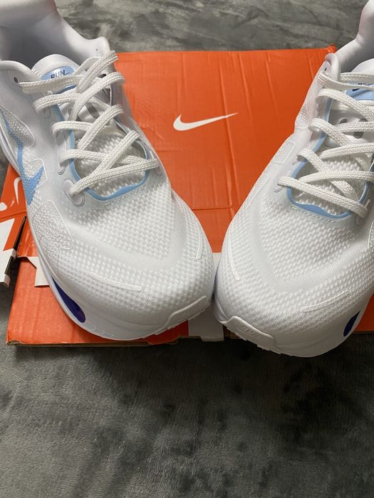 Vand adidasi noi de barbati Nike Vomero