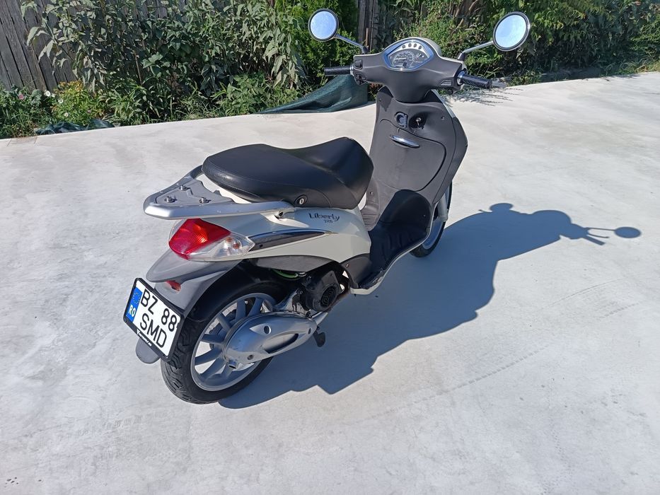 Vând scuter piaggio liberty