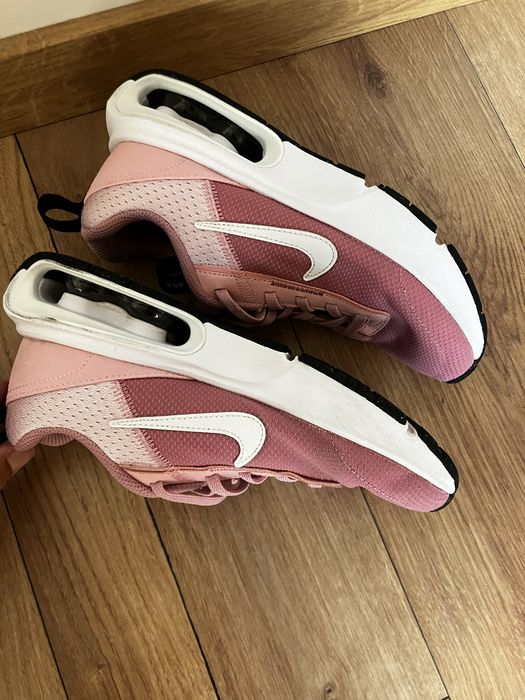 Маратонки Skechers и Nike