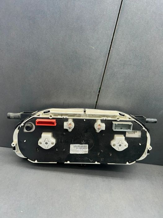 Ceasuri bord 8200399756 Renault Laguna 2002 1.6 MT (110 hp)