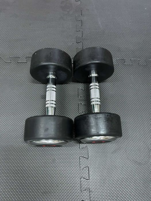 Set gantere profesionale cu cauciuc 20 kg, 2 x 10 Kg